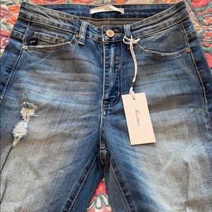 Nwt size 5 distressed capri kancan